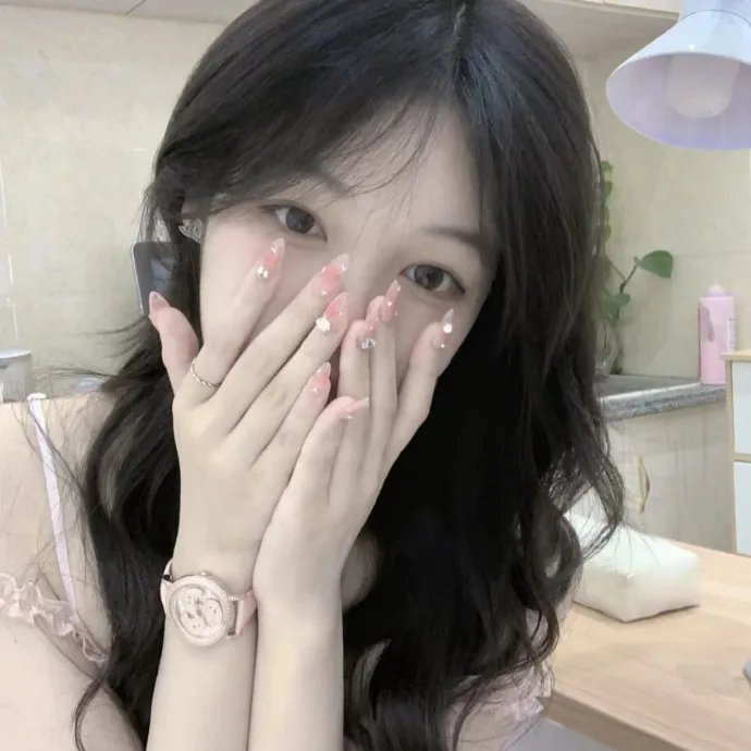 八个拔河女